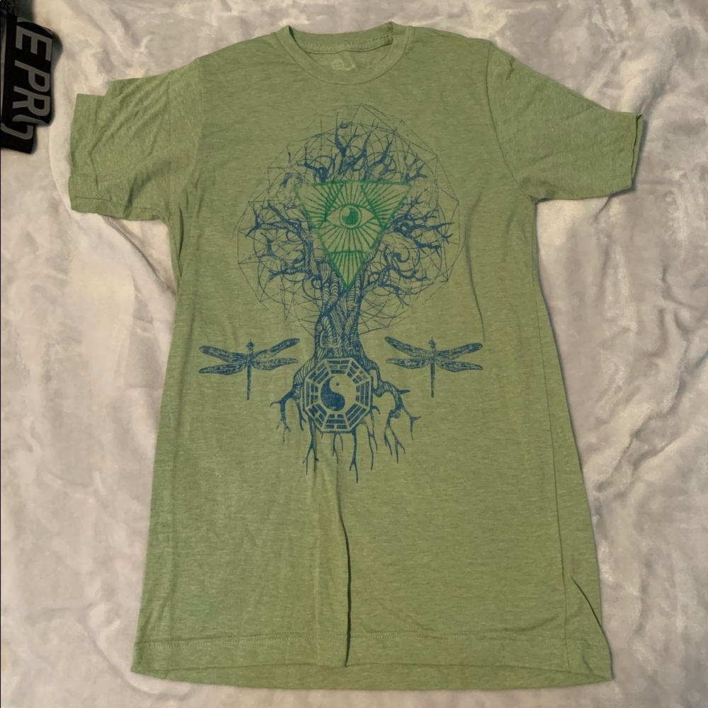 Earthbound graphic tee size S